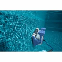 Robot De Piscine Maytronics DOLPHIN Explorer SF40 -piscine Soldes may 200 0179 robot piscine maytronics dolphin explorer sf40 ambiance 2